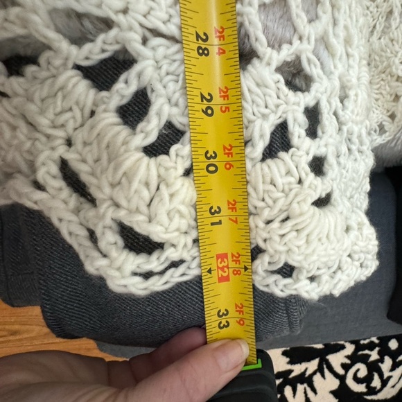 70’s Handmade Elegant Cream Crocheted Shawl Poncho Pashmina Coverup VTG Granny - Picture 12 of 13